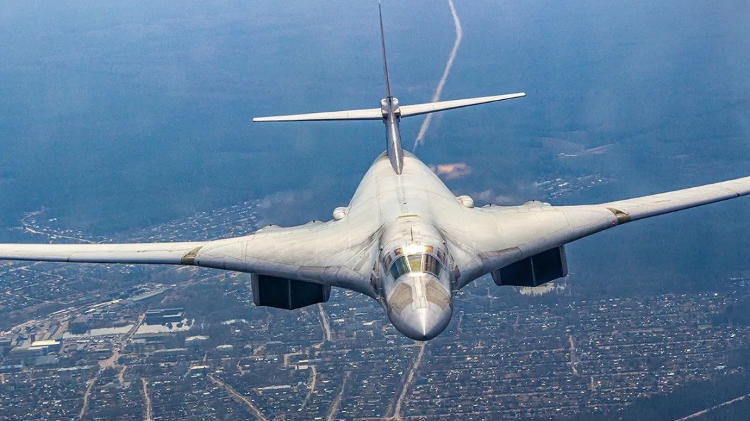 大反转！乌克兰卖给俄罗斯的8架图-160，如今成为自己的心腹大患