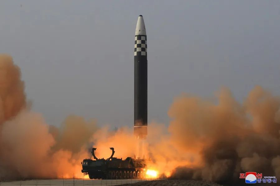 开挂了吧！朝鲜成功试射火星-17洲际弹道导弹，可覆盖美国全境