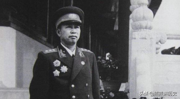 刘亚楼将军逝世后，他的空军司令员的位子，是由哪位将领接任