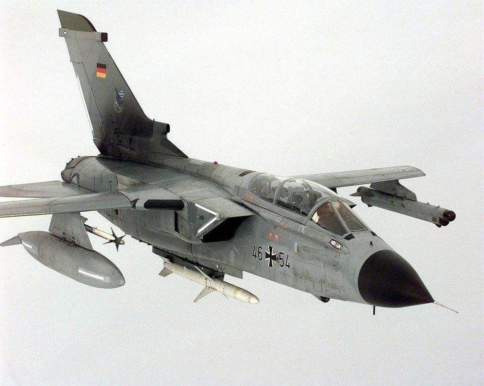 匪夷所思！德国购买美国F-35，欧洲最强战机“台风”难当重任？