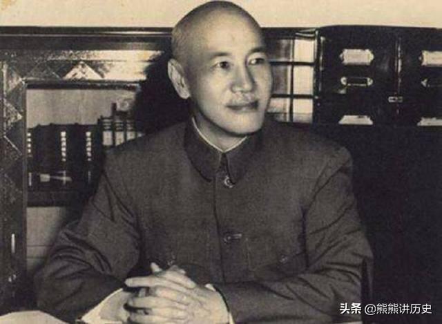 领导国军赢得抗战胜利的蒋介石，为何心甘情愿，把位子让给李宗仁