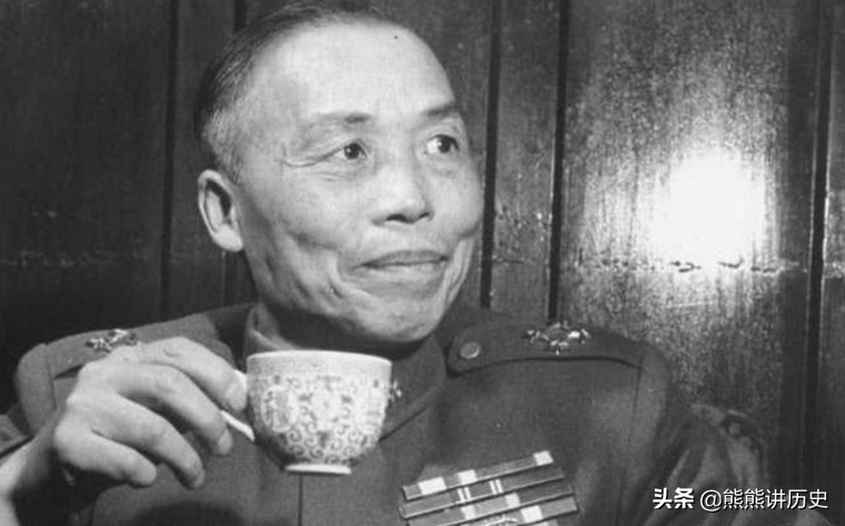 领导国军赢得抗战胜利的蒋介石，为何心甘情愿，把位子让给李宗仁