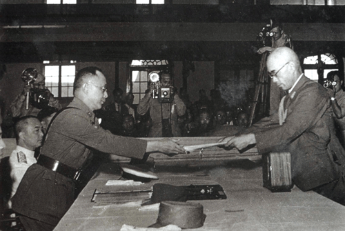 蒋介石为何派遣何应钦，出席日军受降仪式，而不是陈诚