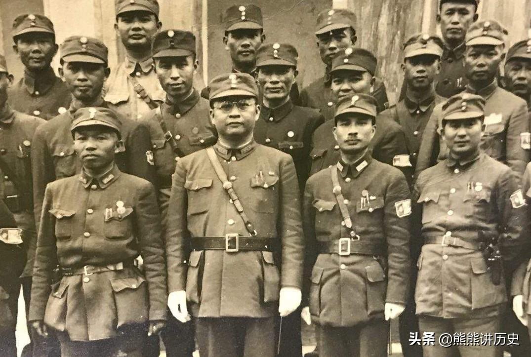 1947年，廖耀湘升任第9兵团司令后，新六军军长一职由谁接任