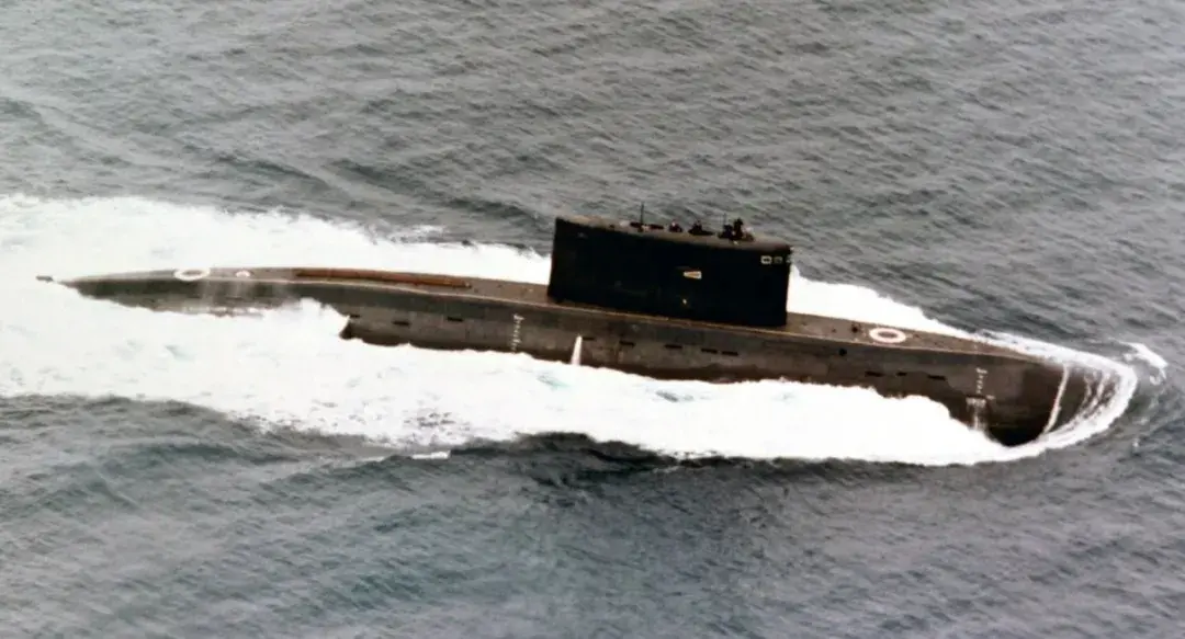 这什么造型？“怪模怪样”潜艇引发网友热议，西方媒体：抄袭瑞典