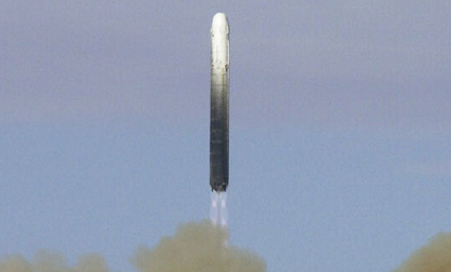 战略威慑！俄高超音速洲际导弹将投入战备，性能超过东风17