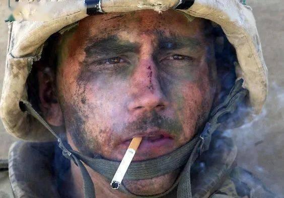 美军下狠心，势要根除吸烟恶习，美国大兵：我们离不开香烟