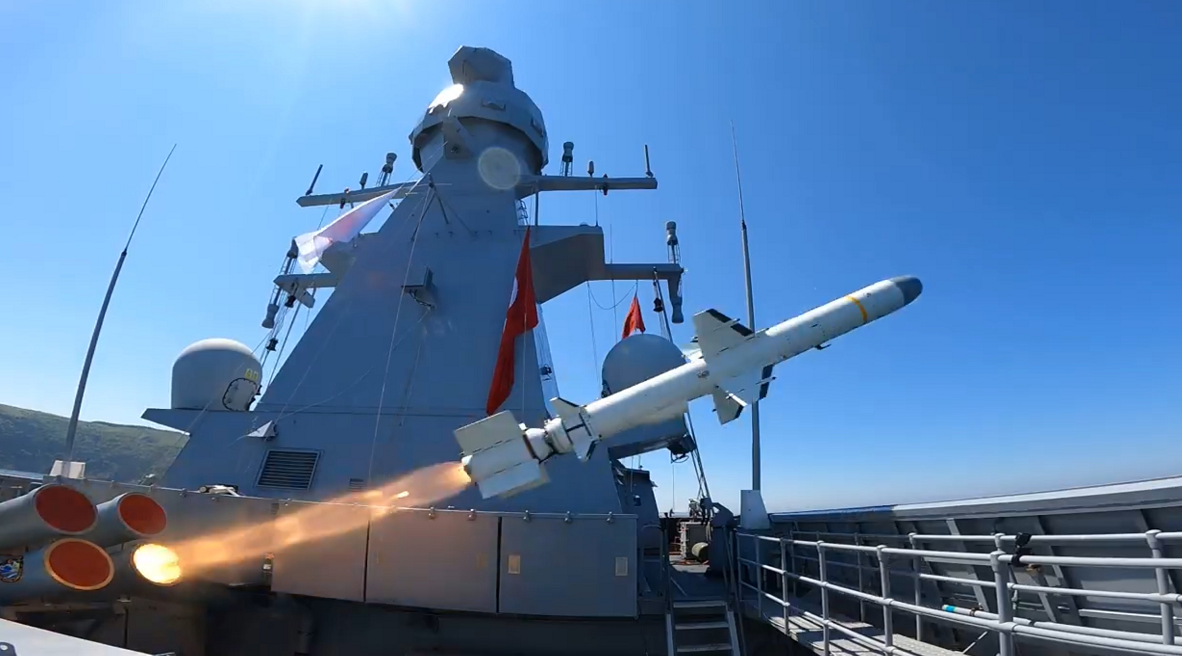 土耳其试射国产反舰导弹，外形酷似美国鱼叉反舰导弹