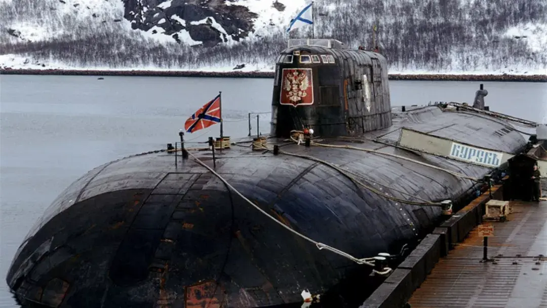 普京的噩梦！库尔斯克号潜艇事故差点葬送前途，当时发生了什么