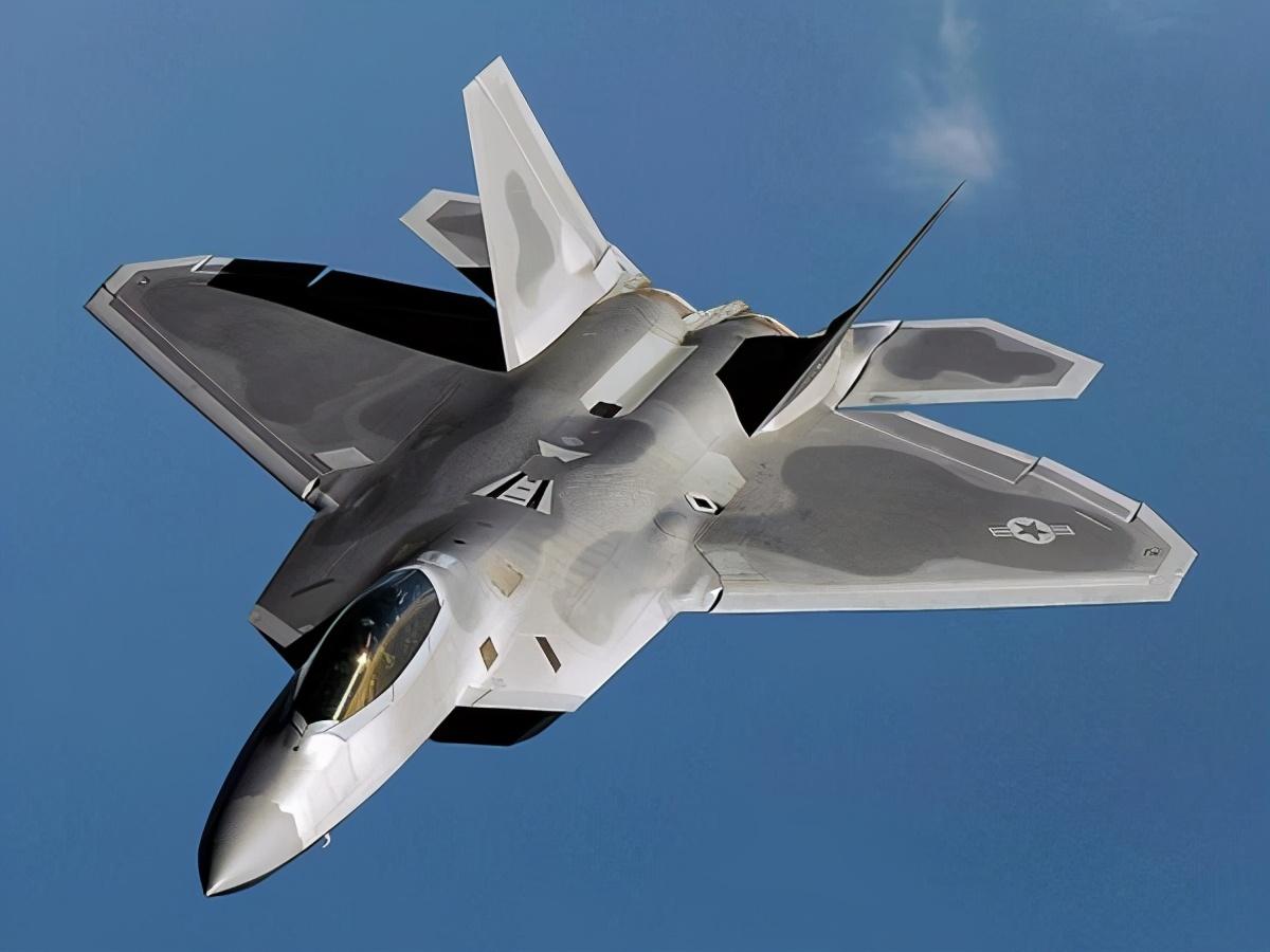 美军F22完成升级，可使用最新型空空导弹，空战实力大大增强