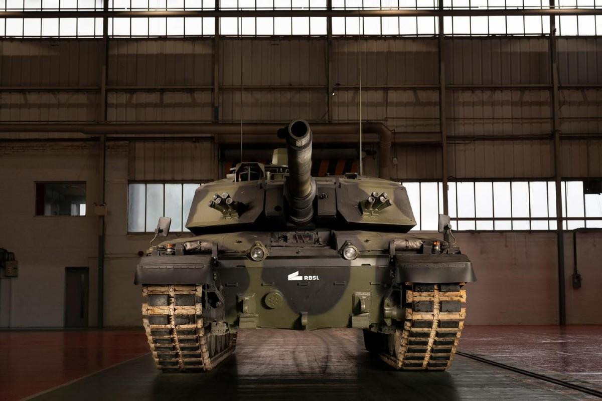 重达80吨，英国最新坦克亮相，创下世界最重坦克记录