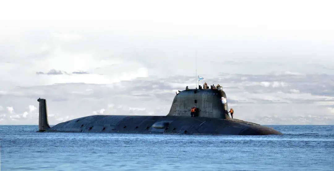 普京喜提“大洋杀手”！首艘885M核潜艇入役，又领先中国海军了？