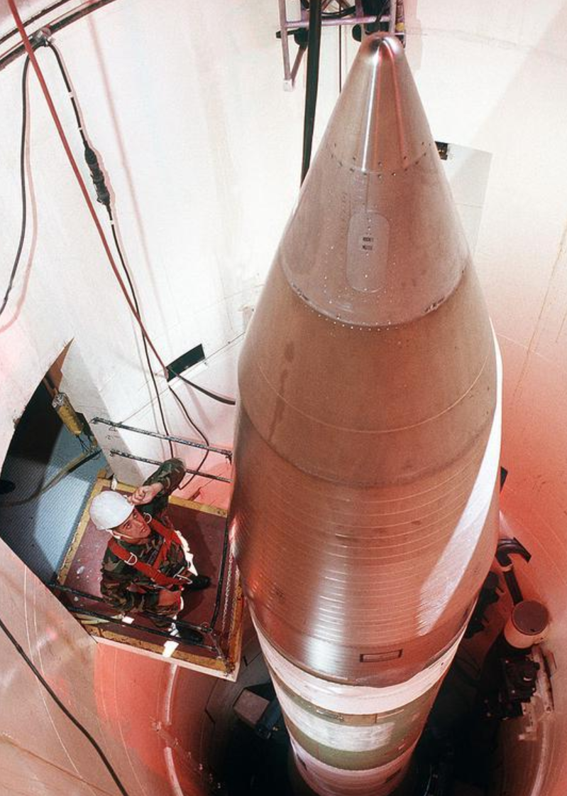 核威胁升级！美国斥资巨资研发下一代核导弹，维持对中国核优势