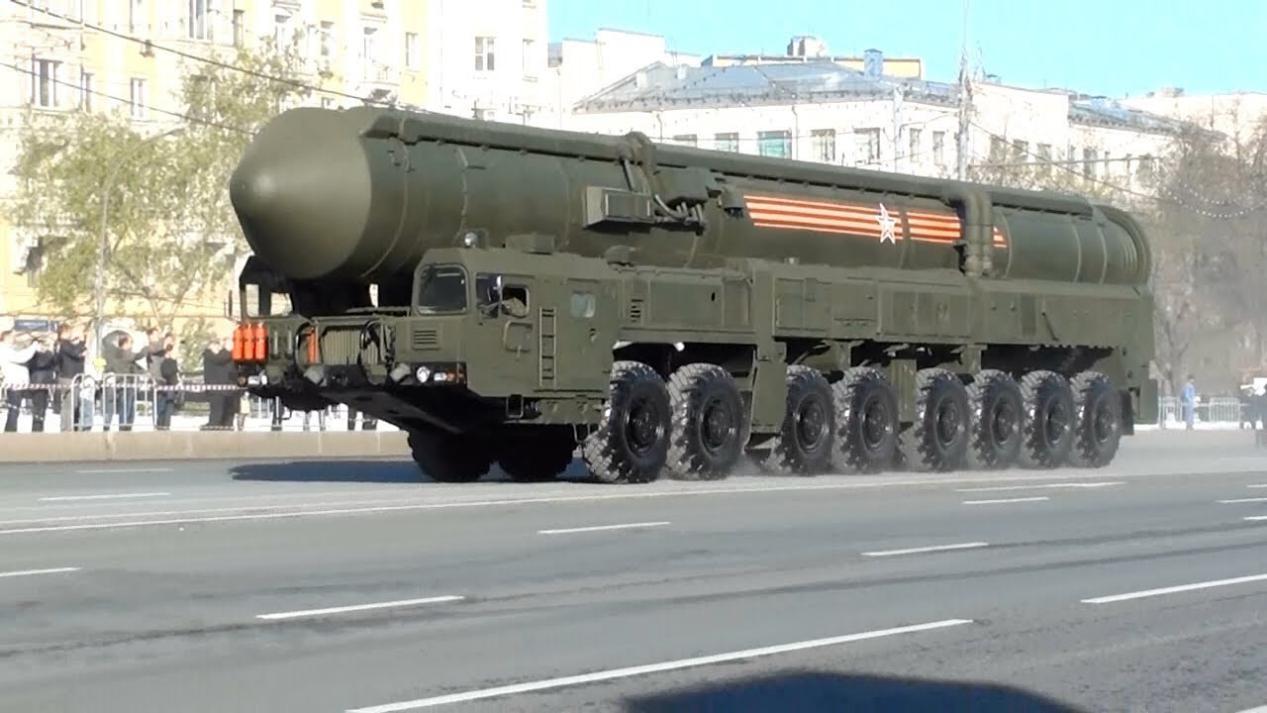 核威慑！俄罗斯高调展示亚尔斯洲际导弹，可载10枚核弹头打向美国