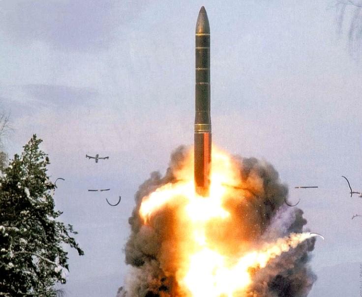 核威慑！俄罗斯高调展示亚尔斯洲际导弹，可载10枚核弹头打向美国