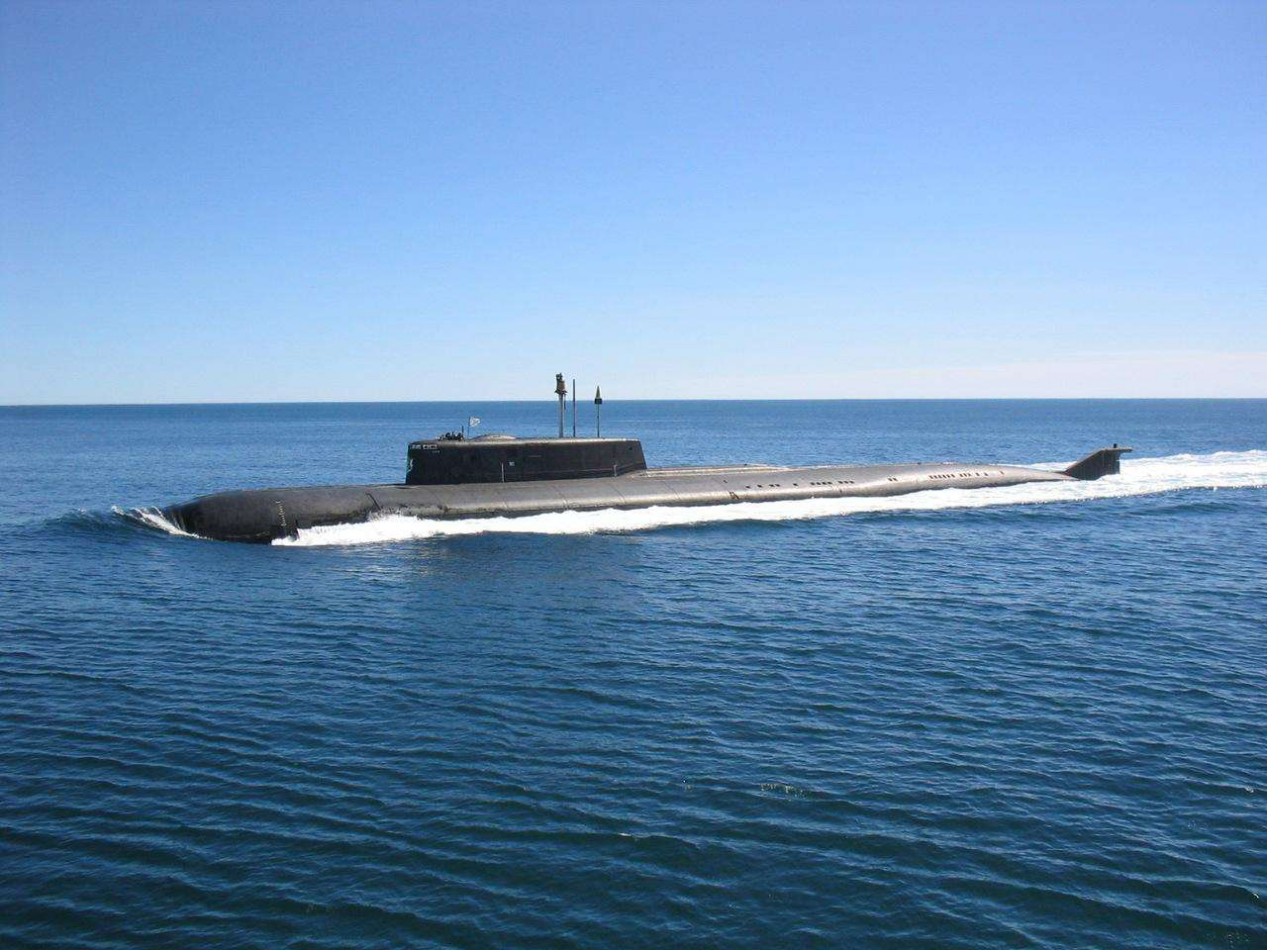 水下巨兽，俄军核潜艇换装核鱼雷，200万吨当量瞬间消灭航母编队