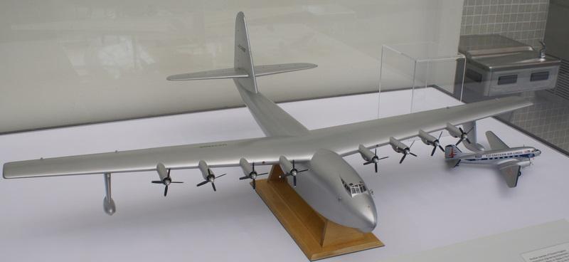 体型堪比安225，机身却由薄木板制作，诞生于70年前的超级飞机