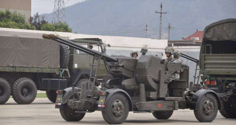 大口径还是高射速？哪种才是最适合中国陆军中型旅的自行高炮
