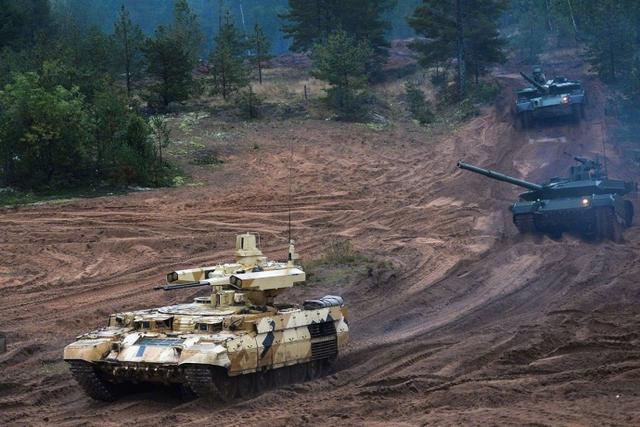 有了T-14，俄军为何还列装T-90M，除了高低搭配，还怕中国抢市场