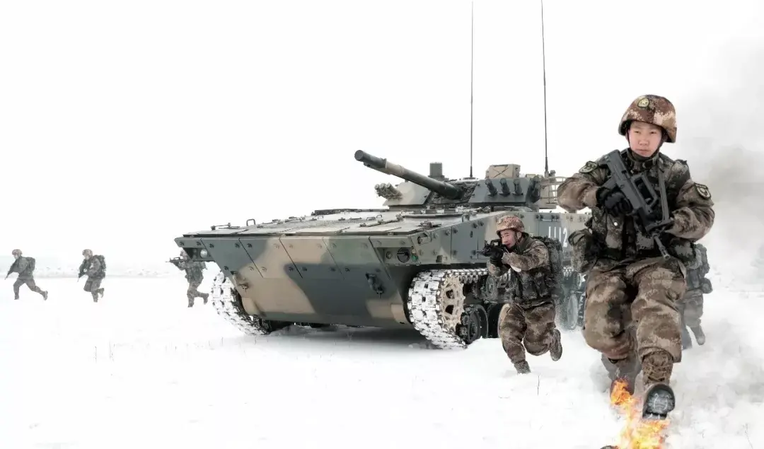 师承苏联的中国陆军，为什么04A步战车的运用越来越像美军了？