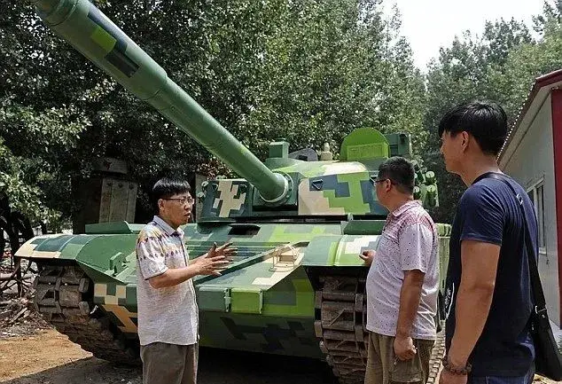 为什么中国的农民爱造飞机坦克潜水艇？