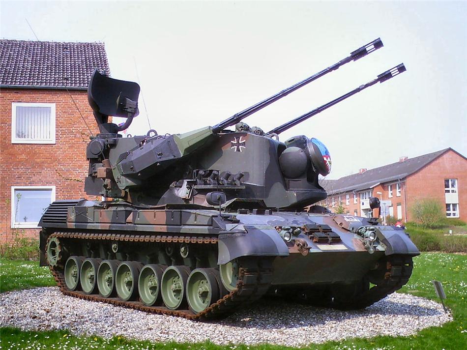 出镜率不高，造价比99坦克还贵，装备35mm火炮成坦克守护神
