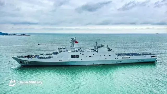 中国海军“诺曼底登陆”纪念日下水第8艘万吨登陆舰，引遐想