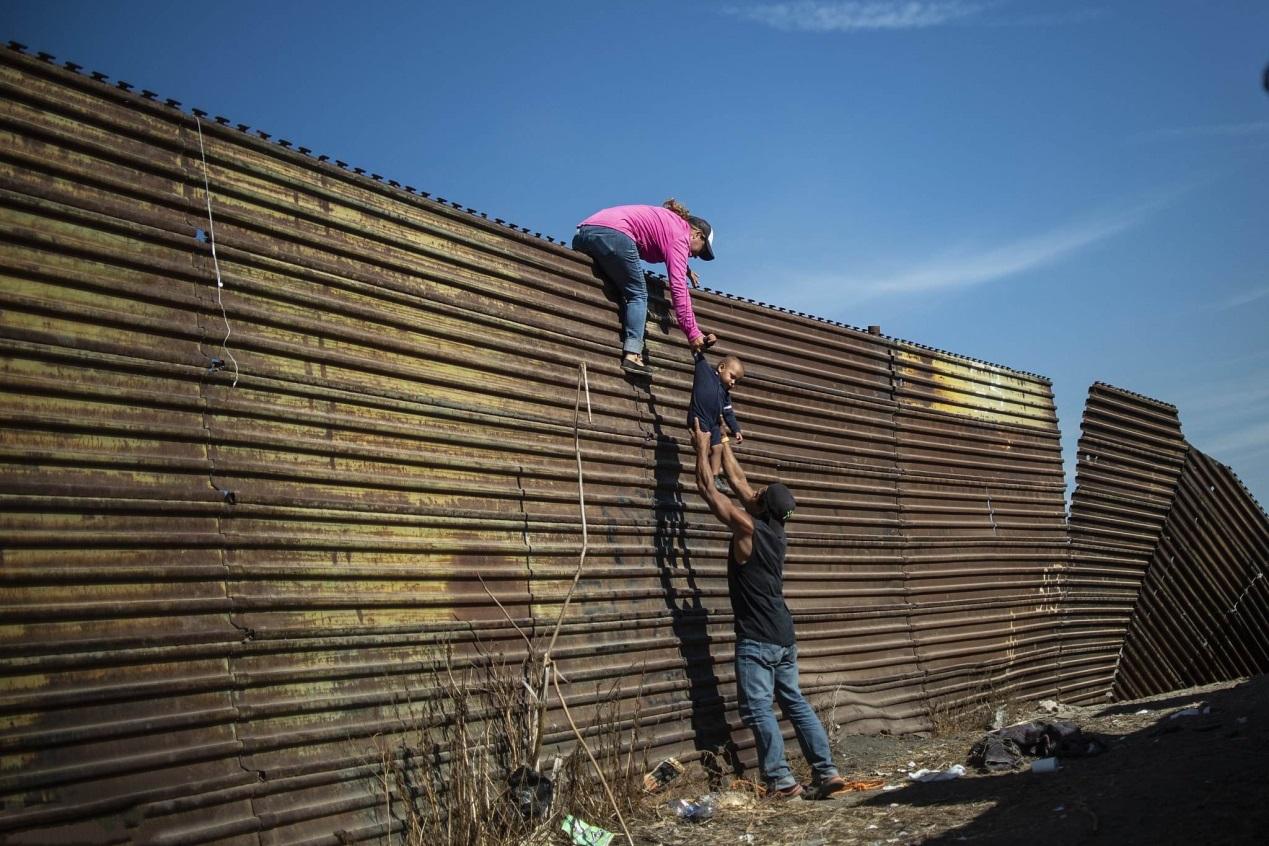 关税大棒下墨西哥最终向美国屈服：保证大力打击非法移民越境美国