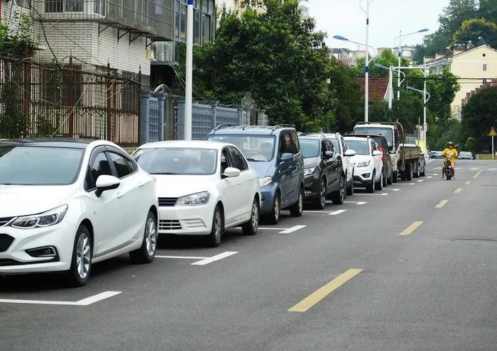 新京报：城市停车收费不能“利”字当头