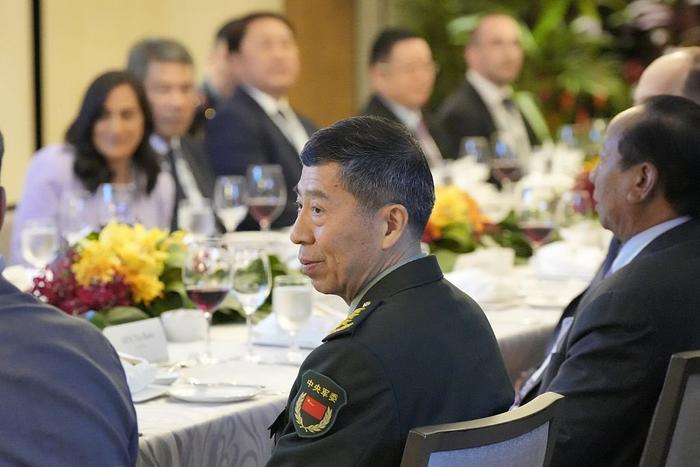 当地时间2023年6月3日，新加坡，中国国务委员兼国防部长李尚福出席香格里拉对话会部长级圆桌会议。