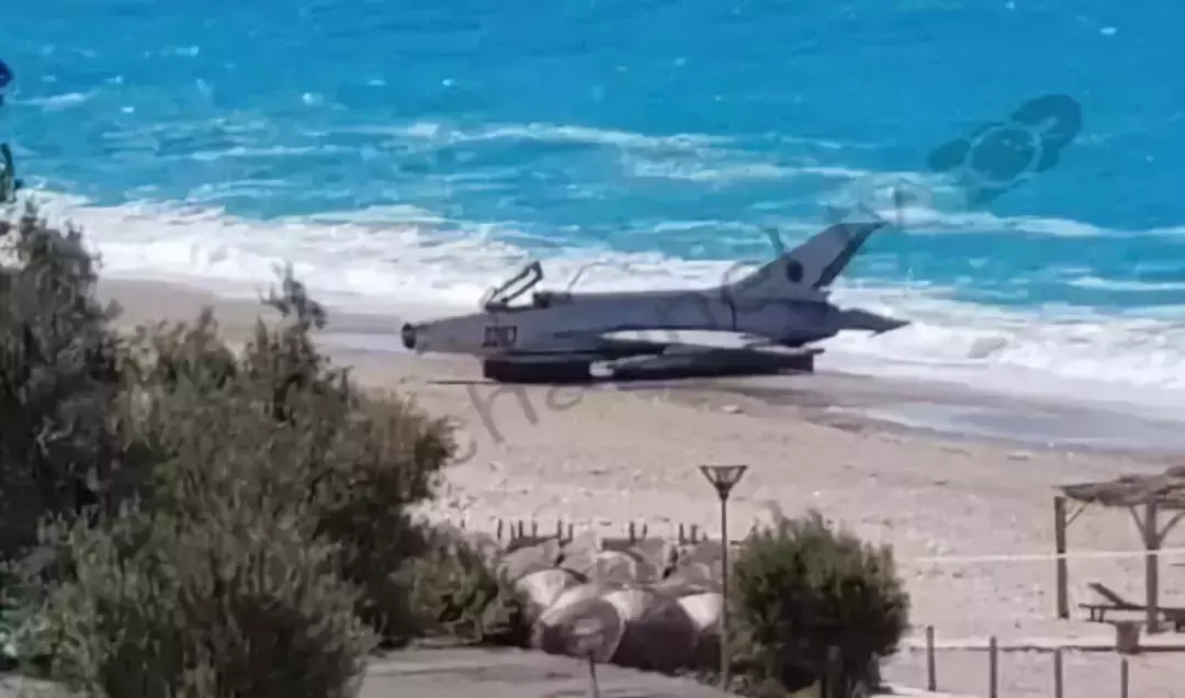 中国战机现身度假海滩，载客水上飙得欢！武器居然还要做兼职？