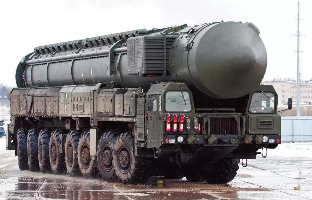 20万吨当量核弹都敢卖！穷疯的俄国军火贩比《战争之王》猛多了