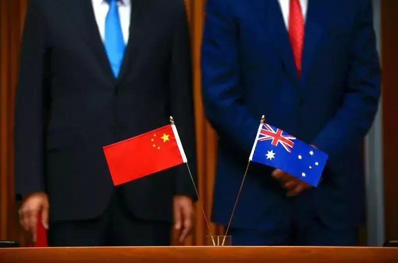澳大利亚这个国家为什么总是冲在反华最前沿，中国跟它有什么仇吗