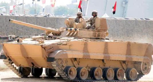 有钱任性，阿联酋重金购买土耳其轮式步战车，只因看上双火炮炮塔