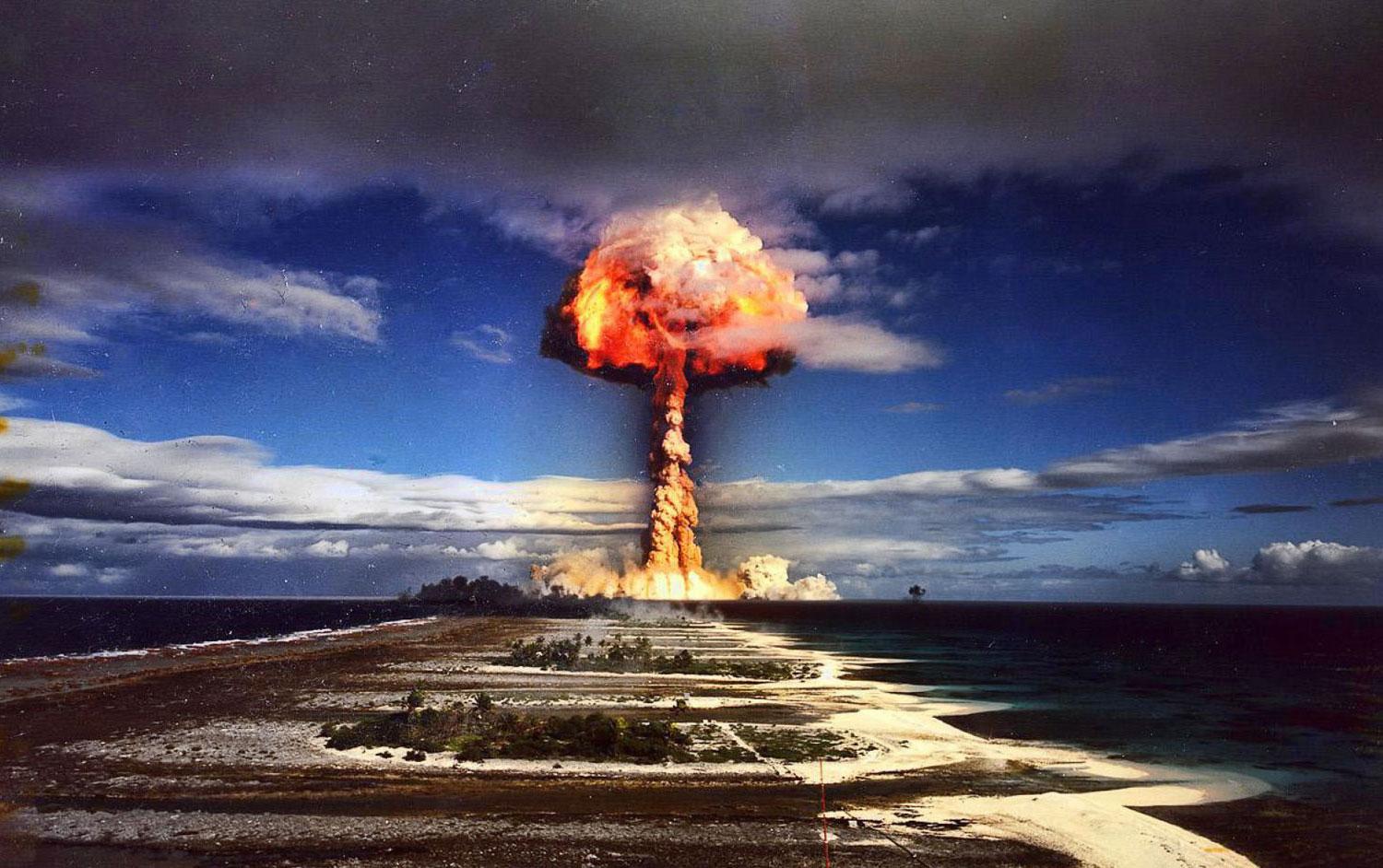 “向蘑菇云中心冲锋”曾想发动核大战的美国竟拿士兵和民众做试验品