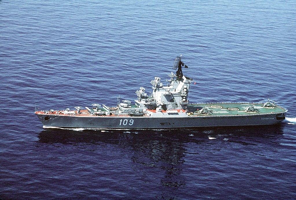 曾经苏联有多强，近百艘舰艇和美航母舰队对峙，直接导弹锁定