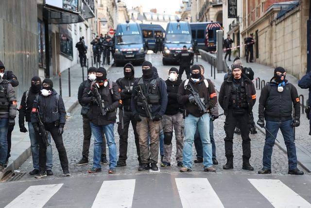 法国局势大变，“黄背心”未平复，警察罢工又来了，还有谁能镇压？