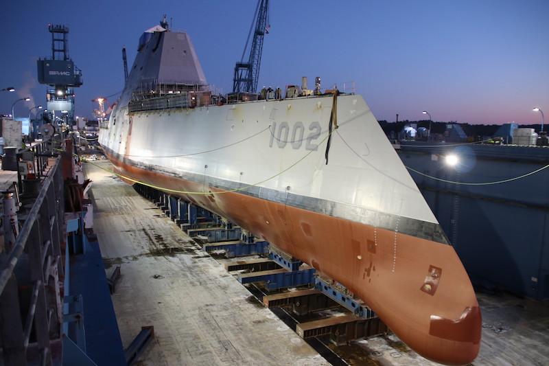 复合材料生产商倒闭，美国最后一艘超级战舰竟只能用廉价钢材打造