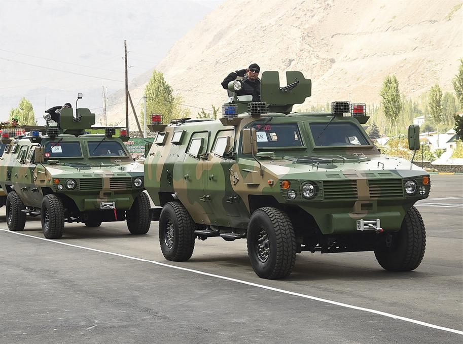 有空调的装甲车？买！中国重型装甲车高调亮相塔吉克边防军阅兵式