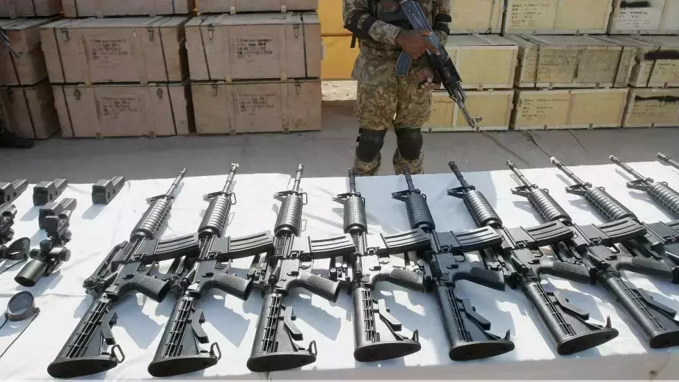 尴尬！巴基斯坦缴获中国产M4步枪，山寨它再贱卖它！