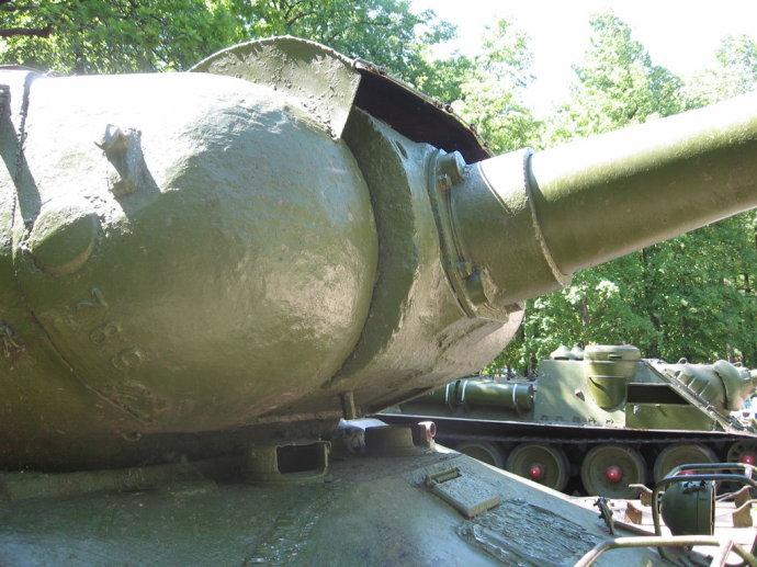 为什么现代坦克防护都离不开复合装甲，这究竟有什么奥秘