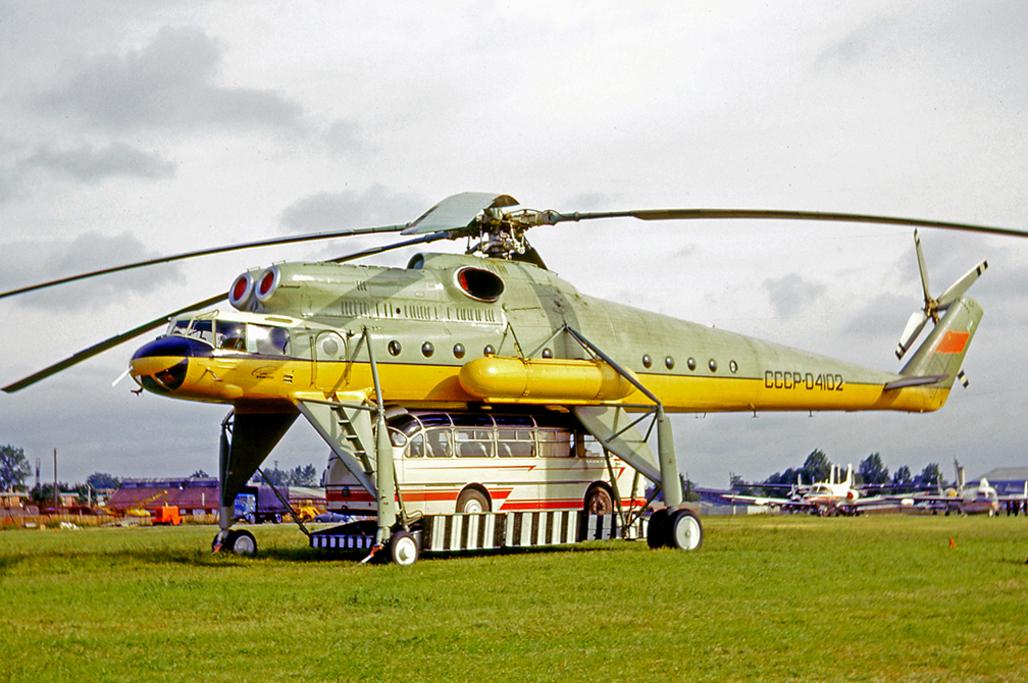 苏联重达15吨的直升机竟只能载20名乘客，主业却是运汽车和房子