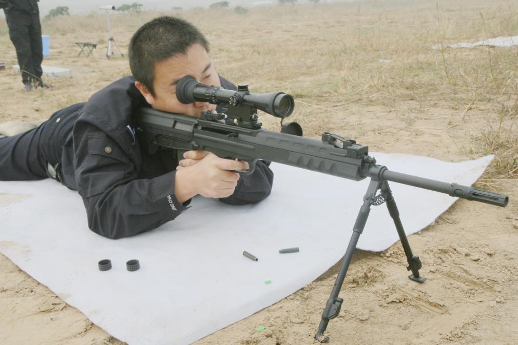 中国新式狙击步枪精度达到世界先进水平，600米击穿25毫米木板