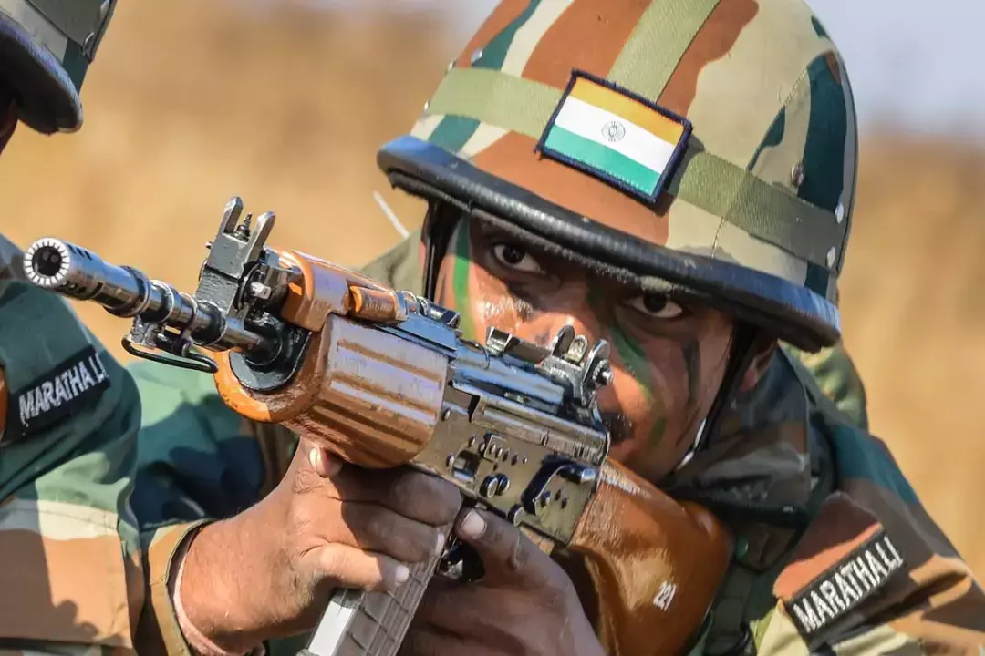 一身铆钉！印度新步枪装备部队，和中国03式相比如何？