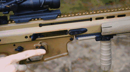 95步枪的枪族设计和SCAR的模块设计到底有啥区别？