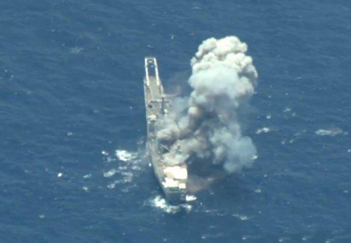针对中国？“环太平洋”军演美日联合击沉八千吨大型登陆舰
