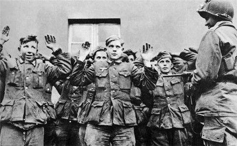 攻克柏林后，欧洲战场并未停火，最后90万德军被200万苏军全歼
