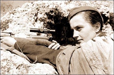 谁说战争让女人走开？她是狙击界神话被誉为“死神女士”