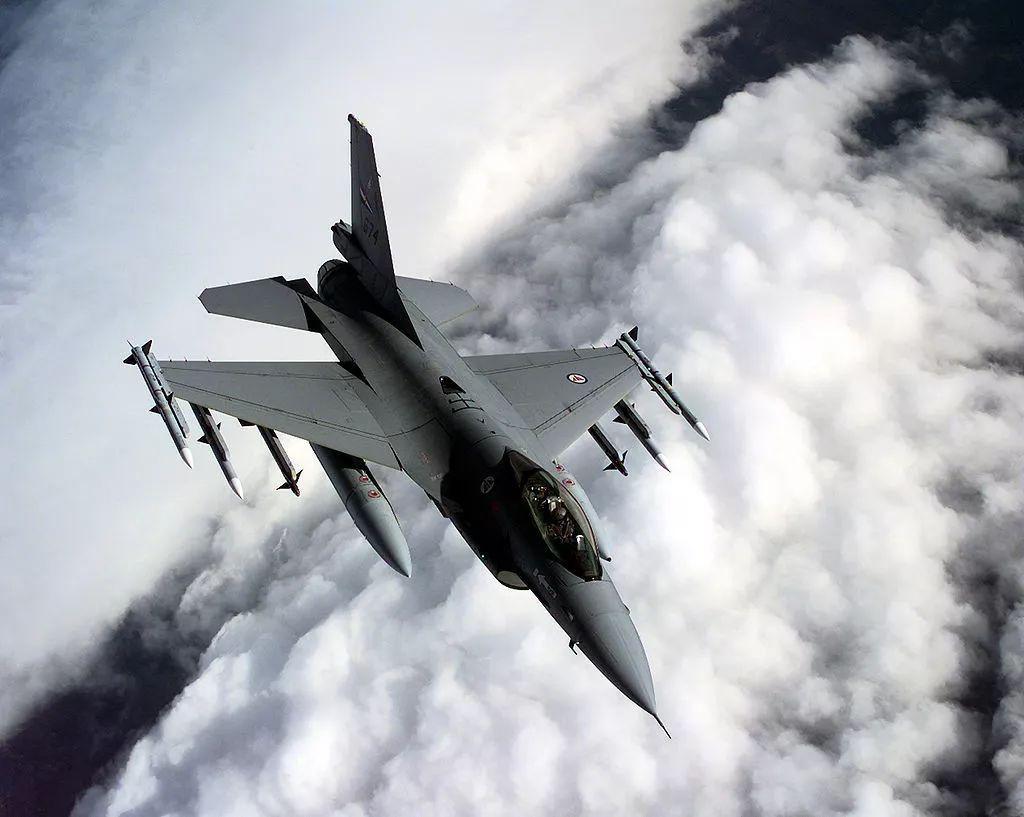 坠毁8架！美国卖给台湾的阉割版F-16，到底什么型号？