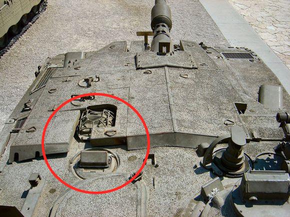 俄罗斯装甲车最新魔改：会喷火的坦克地盘，打的恐怖分子血肉模糊